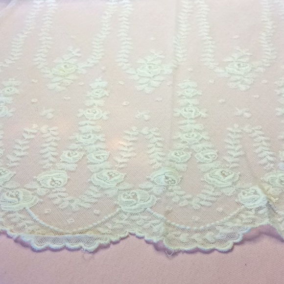 FINAL SALE PRICE 2 Pc. Lot of Lace/Mantle Scarf - Picture 6 of 7